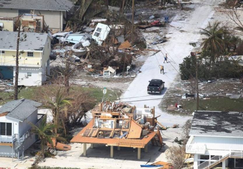 Florida inició la recuperación tras los daños causados por el huracán Irma, con un mayor esfuerzo en los devastados Cayos, en el extremo sur de EUA, donde hasta el momento se ha reportado 19 muertes, 8 de ellas en los cayos.