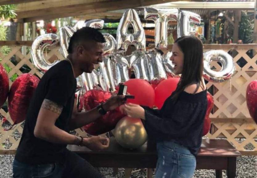 En noviembre del 2018, Carlo Costly sorprendió a su pareja Karen Torres al pedirle matrimonio, por lo que hoy se cumplirá el sueño de la simpática chica sampedrana.