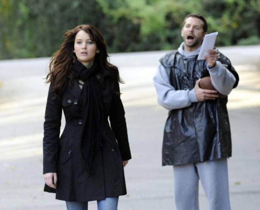 Silver Linings Playbook<br/><br/>Fue toda una revelación en su año, y es que esta comedia romántica atípica con Jennifer Lawrence y Bradley Cooper escapa de todas las convenciones del género y nos presenta a dos protagonistas dementes. Y en su locura, el amor y el baile -¿baile?- nacen, y mientras nosotros nos reímos un rato con sus excentricidades.<br/><br/>