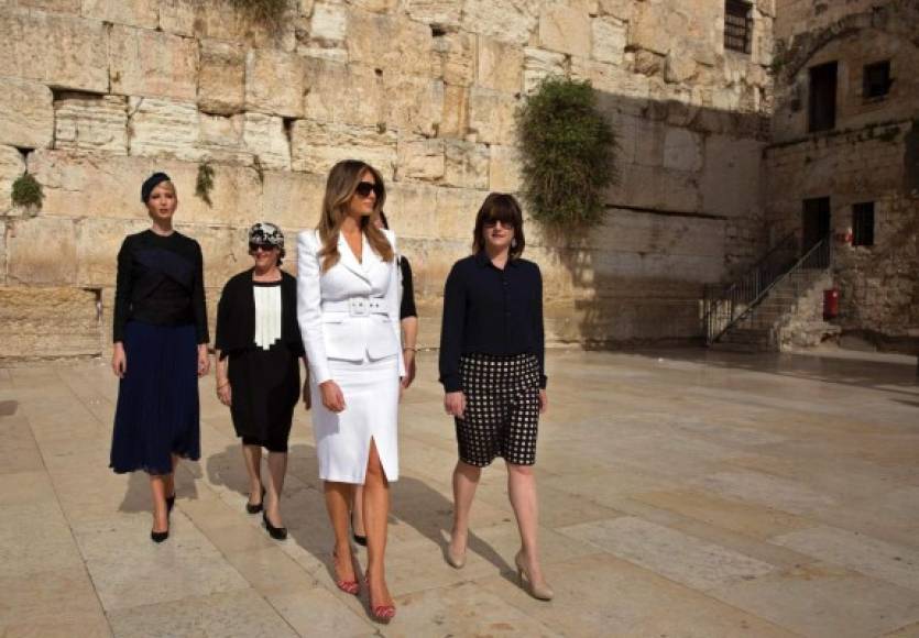 Melania se dirigió a la parte reservada para las mujeres en el Muro de los Lamentos, que se encuentra en Jerusalén este, la parte palestina de la ciudad santa ocupada por Israel en 1967 y anexionada en 1980.