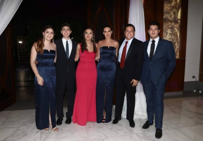 MaFer Pineda, Carlos Medina, Gimena y Eugenia Padilla, Carlos Escobar y Mario Padilla.