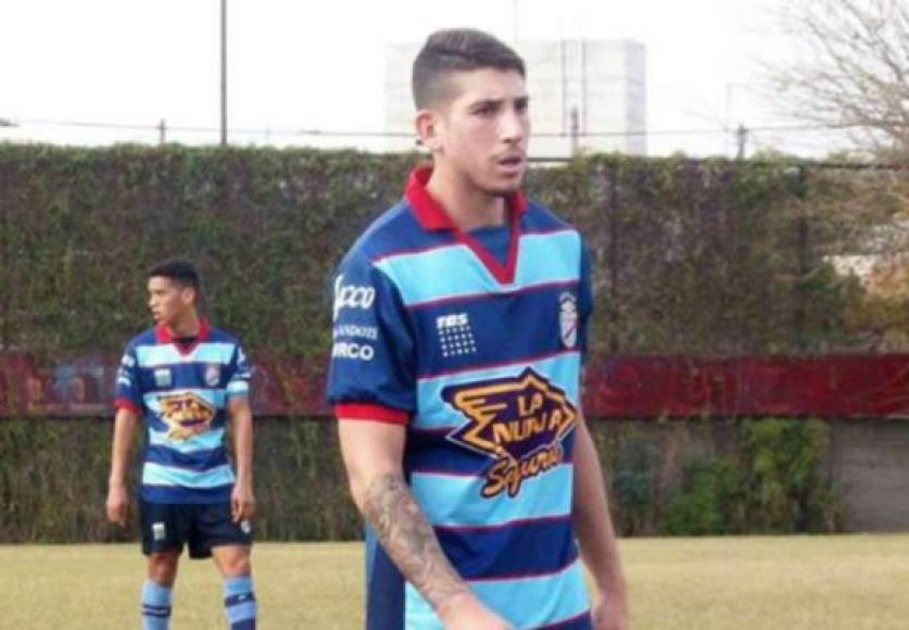 Ryduan Palermo nació en Argentina, tiene 24 años de edad y se desempeña como delantero centro. Se formó en las fuerzas inferiores del Arsenal de Sarandí.