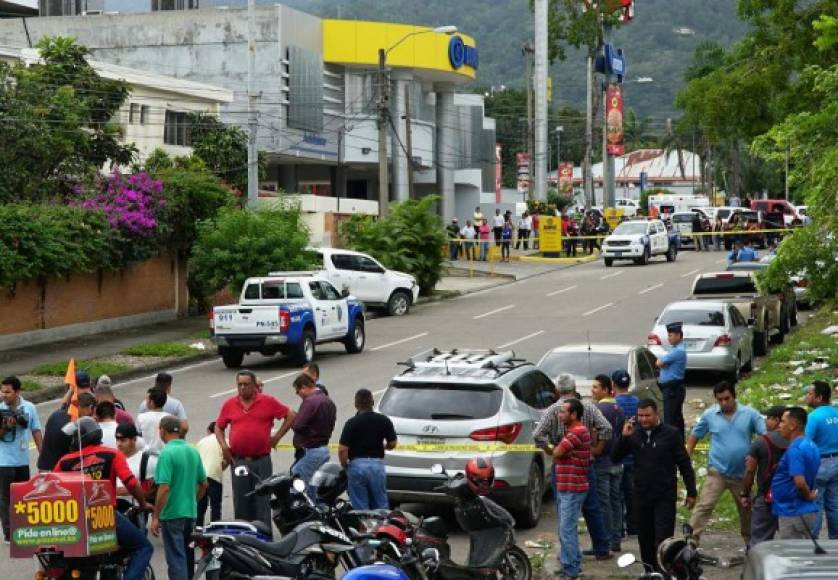 Cerca del cuerpo del guardaespaldas identificado como Gustavo, estaba una pistola 9 milímetros, dos cargadores y celulares.