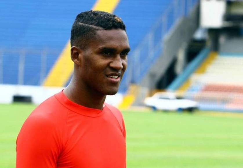 Brayan Beckeles: Será el lateral por la banda derecha del Olimpia.