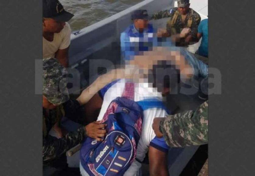 La pequeña embarcación, impulsada por un motor fuera de borda de 200 caballos de fuerza, naufragó cuando se dirigía de Puerto Lempira a la comunidad de Cauquira, en el municipio Villeda Morales.<br/>
