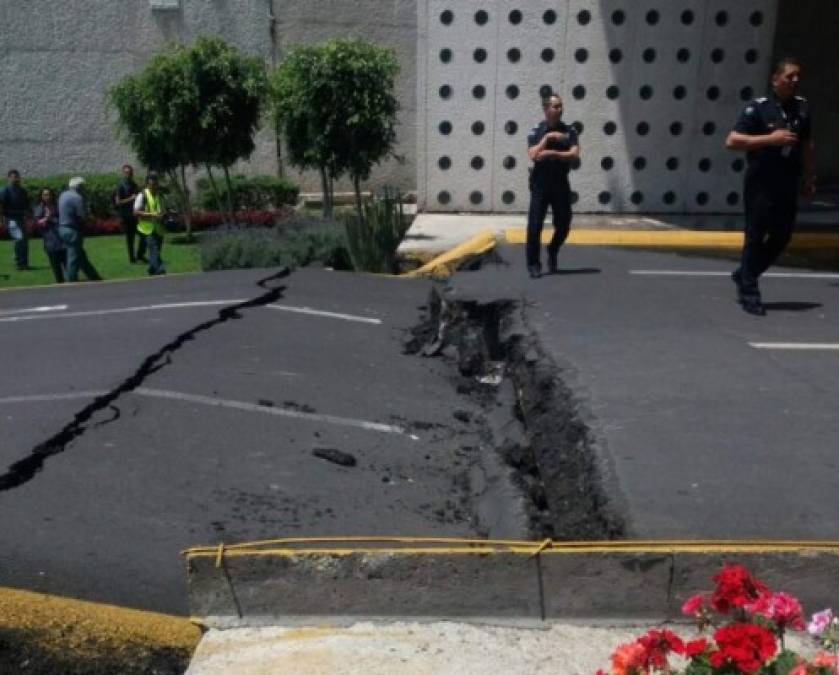 El aeropuerto de Ciudad de México suspendió sus operaciones, indicaron las autoridades en su cuenta Twitter.