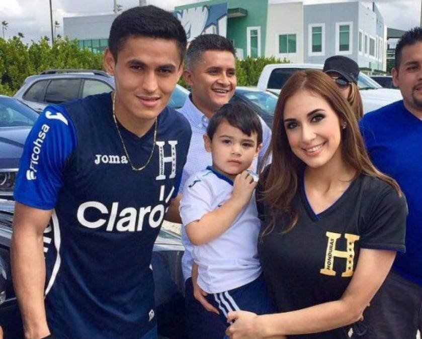 Natalie acudió a los entrenamientos de la Selección de Honduras junto a su pequeño de nombre Cristiano y en el combinado catracho los recibieron con los brazos abiertos en La Florida, que fue el lugar donde se concentró la H antes del juego ante EUA a realizarse en California.