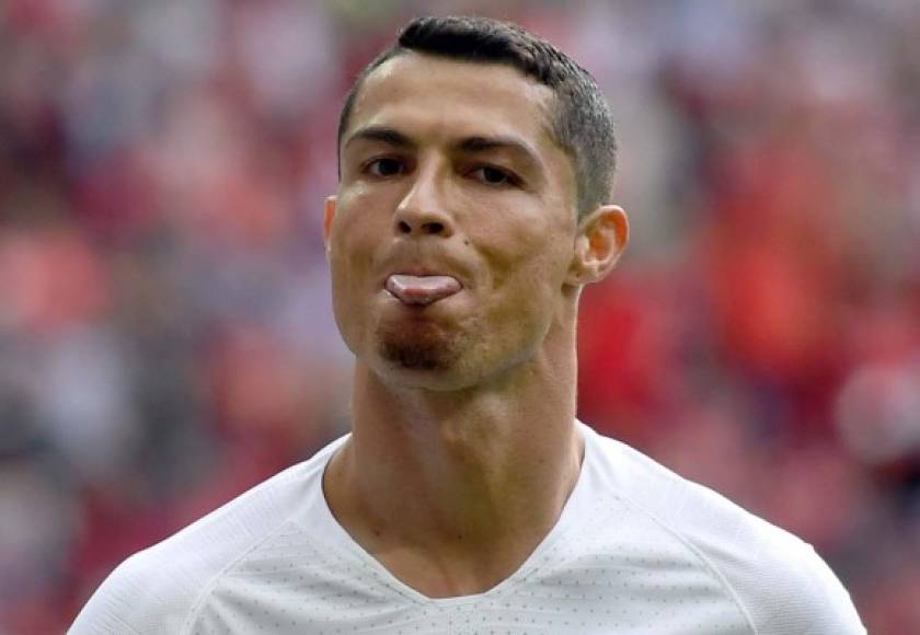 CR7 le sacó la lengua a los aficionados de Marruecos en el momento que les anotó.