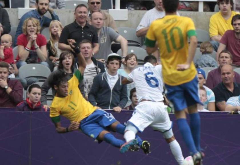 Arnold Peralta anduvo muy de cerca a Neymar en los JJOO.