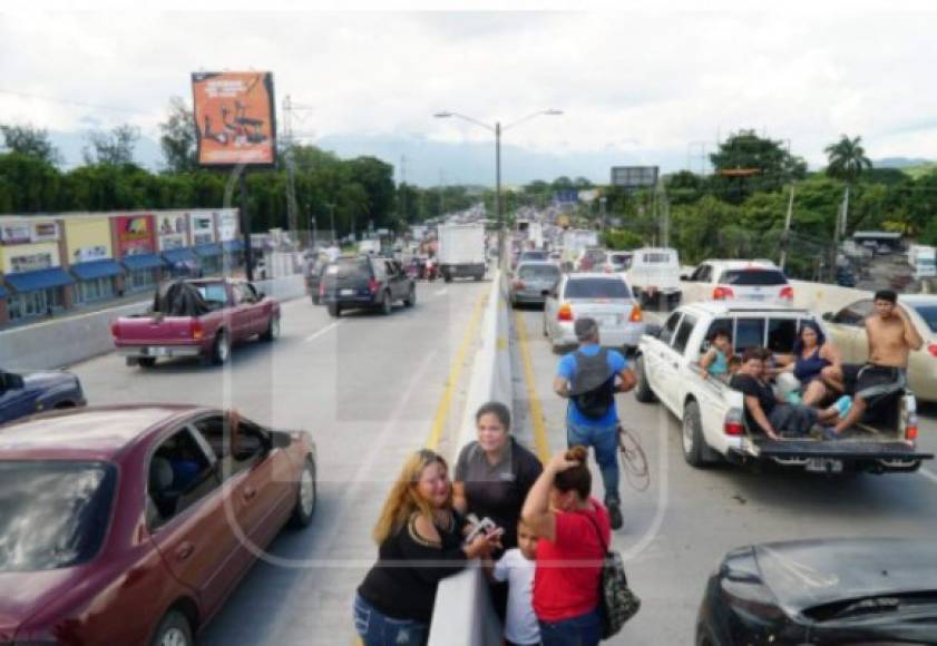 En la zona hubo una falsa alarma de que la crecida del río Chamelecón era por una descarga en la represa El Cajón, lo que fue descartado por las autoridades.