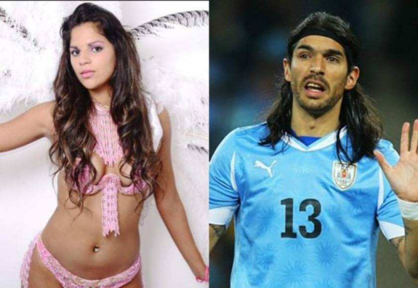 Clarisa Abreu es hermana del polémico futbolista uruguayo, Sebastián 'El Loco' Abreu. Ella saltó a la fama cuando participó en el reality show Gran Hermano.