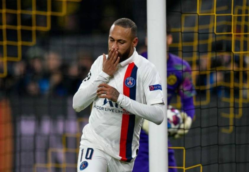 El delantero brasileño del Paris Saint-Germain, Neymar, celebra el gol 1-1 ante el Dortmund.