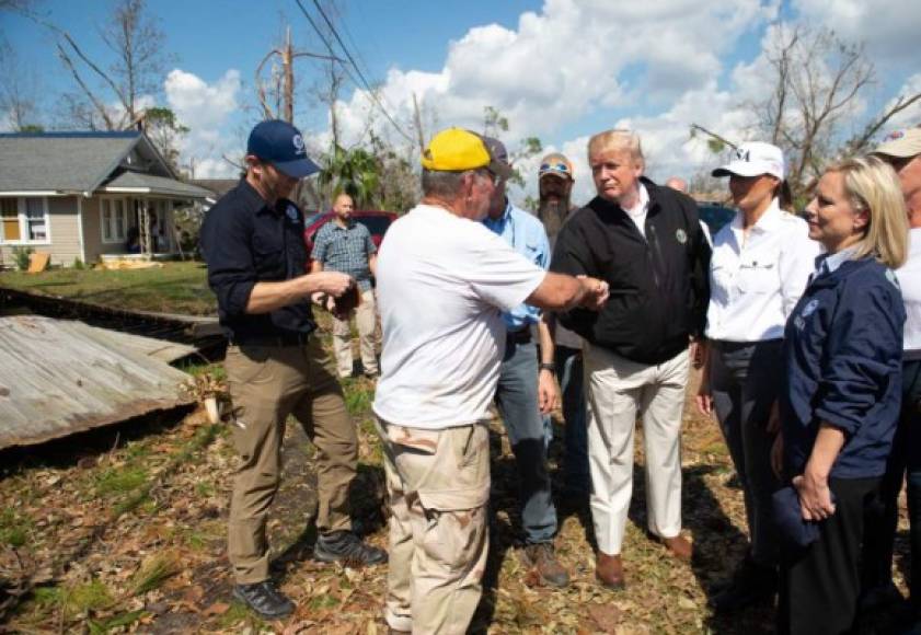 El magnate elogió tanto a los cuerpos de rescate como al gobernador Scott, por responder rápidamente al ciclón, que afectó principalmente al llamado 'Panhandle' (el mango del sartén) del noroeste de Florida.
