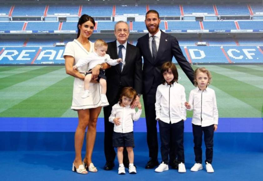 Florentino Pérez, Sergio Ramos, Pilar Rubio y los hijos del matrimonio.