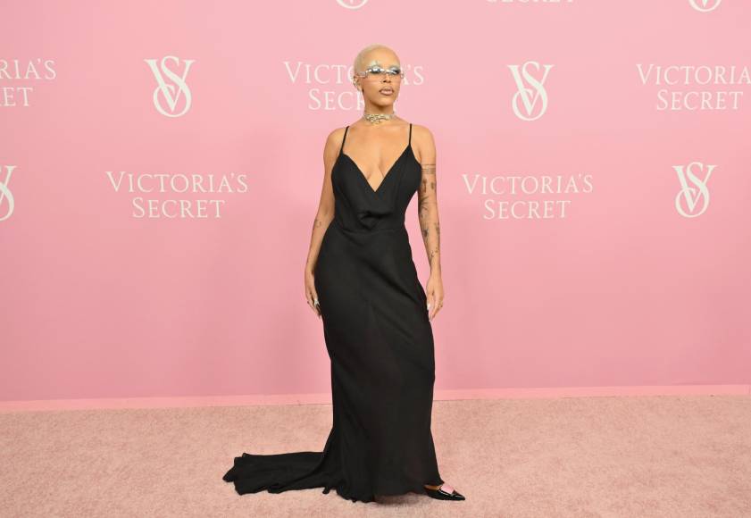 La rapera Doja Cat fue captada a su llegada al Victoria's Secret New York Fashion Week realizado en el Manhattan Center en New York.