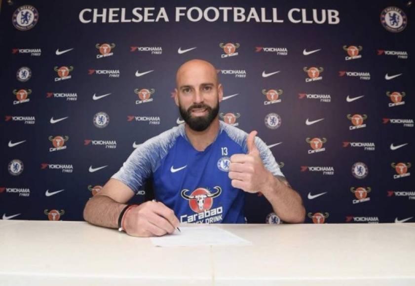 Willy Caballero ha firmado una ampliación de contrato con el Chelsea por un año. Al firmar la extensión, el portero argentino dijo: 'Estoy muy feliz de renovar mi contrato con el Chelsea y espero que podamos disfrutar de la próxima temporada y lograr muchos objetivos. Para mí, quedarme en un club grande como el Chelsea fue una decisión muy fácil'.