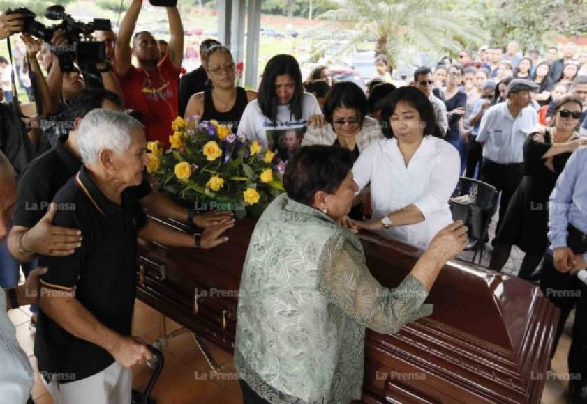 Diversos sectores de la sociedad hondureña reaccionaron con pesar ante el deceso del exentrenador que será recordado por su gran trabajo .