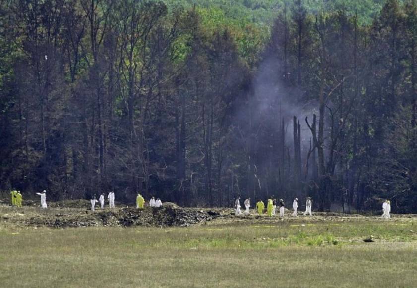 En Pensilvania, 40 pasajeros y miembros de la tripulación del vuelo 93 de United Airlines murieron cuando el avión se estrelló en un bosque luego de que los pasajeros impidieran que los secuestradores se estrellaran en el objetivo que hasta ahora permanece desconocido.