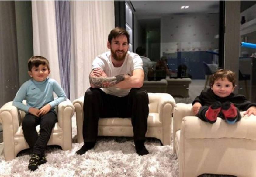 Lionel Messi - El astro argentino del Barcelona es otro de los padrazos del fútbol. Tiene tres hijos Thiago, Mateo y el recién nacido Ciro.