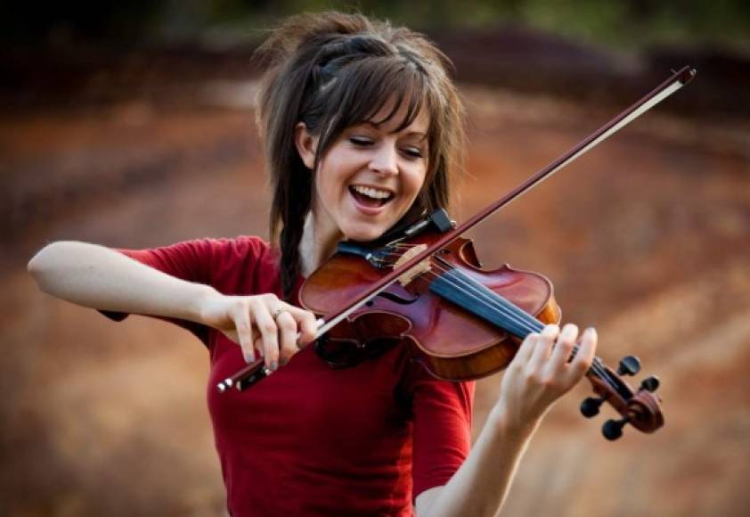 4. Lindsey Stirling: Violinista y bailarina, se convirtió en todo un fenómeno con sus videos musicales. Facturó $6 millones con 7,1 millones de suscriptores. Empezó a postear sus actuaciones en 2007, al no ser fichada por una discográfica.