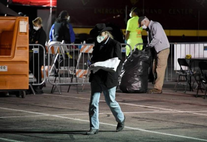 'Hubiéramos podido hospedar a todo el mundo en el albergue de la ciudad Homeless Courtyard Resource Center, pero sin cumplir las normas de distanciamiento', explicó, indicando que otras opciones tampoco fueron viables por falta de colchonetas o posibilidad de limpieza.