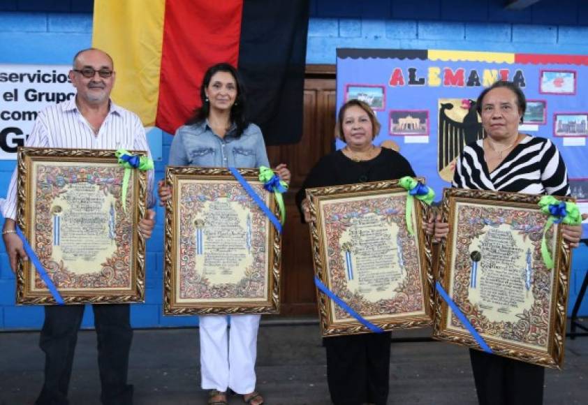 Durante la feria se realizó un homenaje a los educadores Gustavo Mejía, Dora María Andino, Alma Doris Cáceres y Blanca López.