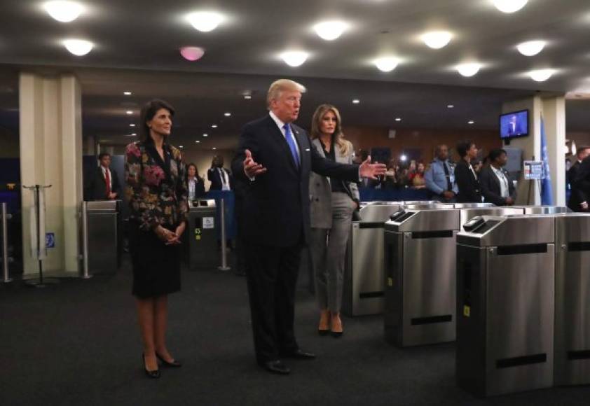 El mandatario llegó a la sede de la ONU acompañado por la embajadora de EUA en esa entidad, Nikki Haley, y por su esposa, la primera dama Melania Trump.