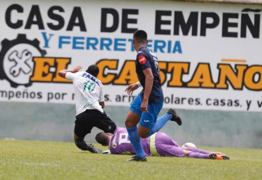 El Juticalpa se vio favorecido en esta acción. El árbitro pitó un penal inexistente por falta que no hubo de Jonathan Rougier sobre Carlos Ovidio Lanza.