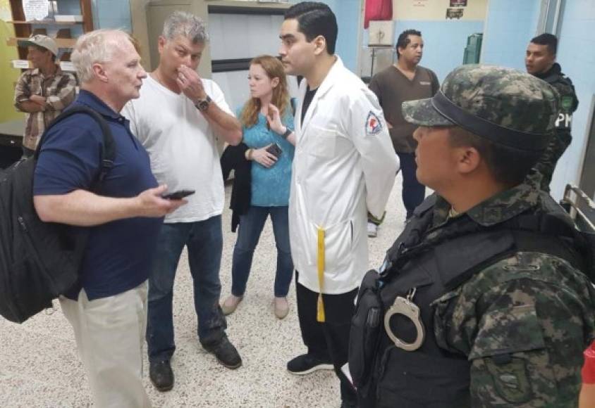 El portavoz del Hospital Escuela, Miguel Osorio, dijo que las seis personas fueron internadas en ese centro asistencial porque sufrieron golpes.