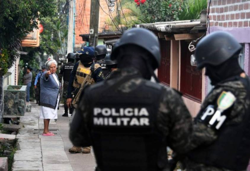 Elementos de las Fuerzas Armadas, Inteligencia del Estado y Policía Nacional realizan operativos en barrios y colonias en todo Honduras.