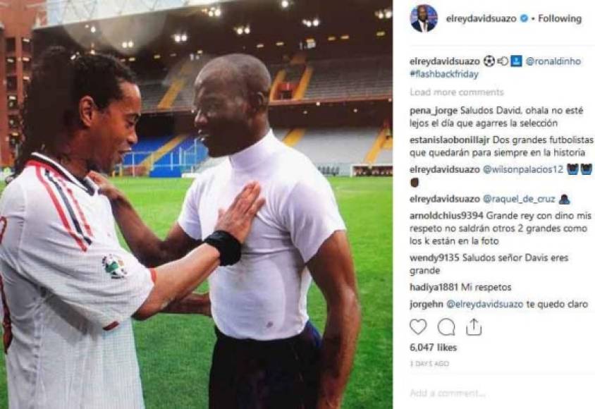 David Suazo sorprendió al subir esta foto con nada más y nada menos que el astro brasileño Ronaldinho Gaucho. En ese entonces el carioca jugaba en el Milan y el catracho en el Génova.
