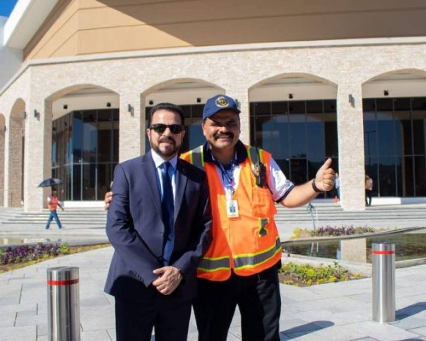 La clínica y el food court fueron inaugurados este día por el pastor German Ponce.