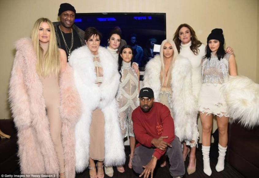Khloe Kardashian, Lamar Odom, Kris Jenner Kendall Jenner, Kourtney Kardashian, Kanye West, Kim Kardashian West, Caitlyn Jenner, Kylie Jenner y Kanye West.