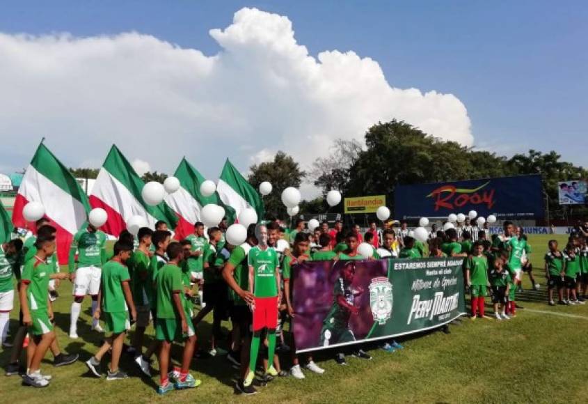 Un emotivo homenaje le realizó el Marathón al exfutbolista hondureño Walter 'Pery' Martínez, quien falleció de un infarto en Estados Unidos.