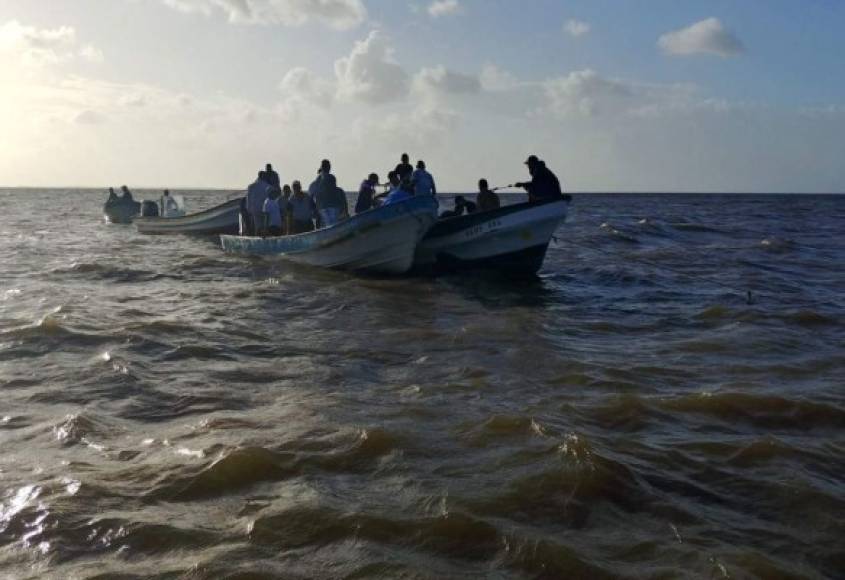 Militares realizaban labores de búsqueda y rescate.