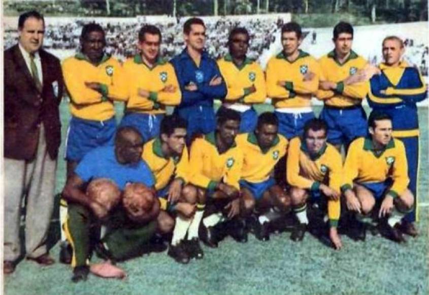 Mundial de Chile 1962 - Cuatro años después, en Chile, Brasil colocaría su segunda estrella de campeón en el escudo tras vencer en la final a Checoslovaquia, que tendría que conformarse con un nuevo subcampeonato, que se suma al que lograron en el año 1934.