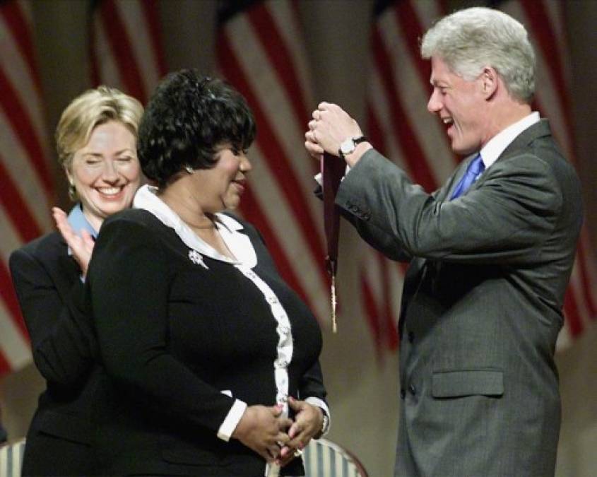 En 1999 Franklin fue condecorada por el entonces presidente de los EEUU Bill Clinton junto con la primera dama Hillary Clinton con el Premio Nacional de la Medalla de Artes y Humanidades en Constitution Hall en Washington.