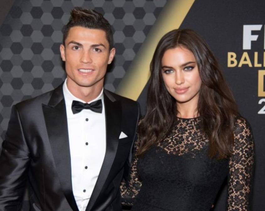 Irina se encontraba preparando una fiesta sorpresa para Cristiano por su cumpleaños. Al momento de coger su celular para escoger a los invitados, terminó viendo las conversaciones y mensajes que ponían al descubierto la infidelidad del crack del Real Madrid.