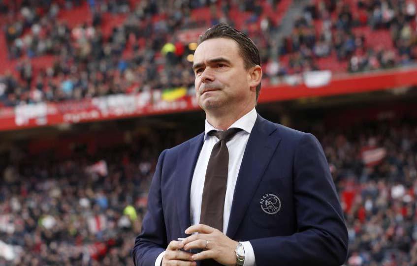 Escándalo: Marc Overmars se marcha del Ajax por enviar “mensajes inapropiados” a empleadas del club