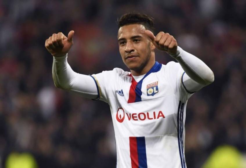 El diario Tuttosport saca a la luz el fuerte interés de la Juventus en Corentin Tolisso. Se trata de un mediocentro francés de 22 años que milita en el Olympique de Lyon. El club francés no estaría por la labor de dejarlo marchar por menos de 40 millones de euros, pero la Juventus podría incluir a Mario Lemina en la operación con la finalidad de abaratar el fichaje.