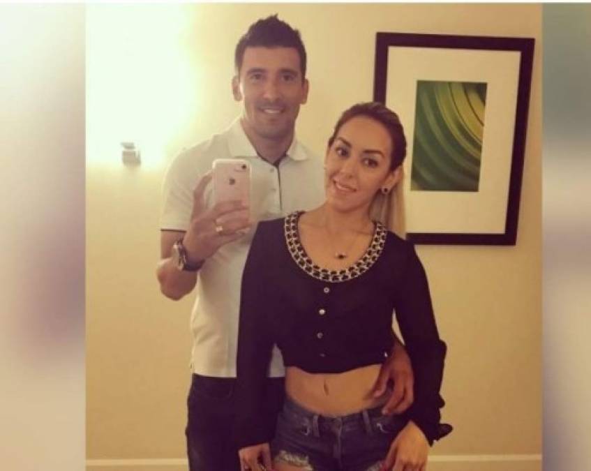 En programas televisivos de entretenimiento, así como en las franjas deportivas, se habló del tema y apuntaron a Patty González, esposa del reconocido jugador Édgar Benítez, como la culpable de haber tenido una relación con el estratega colombiano y que eso habría motivado su despido del club luego del partido copero.