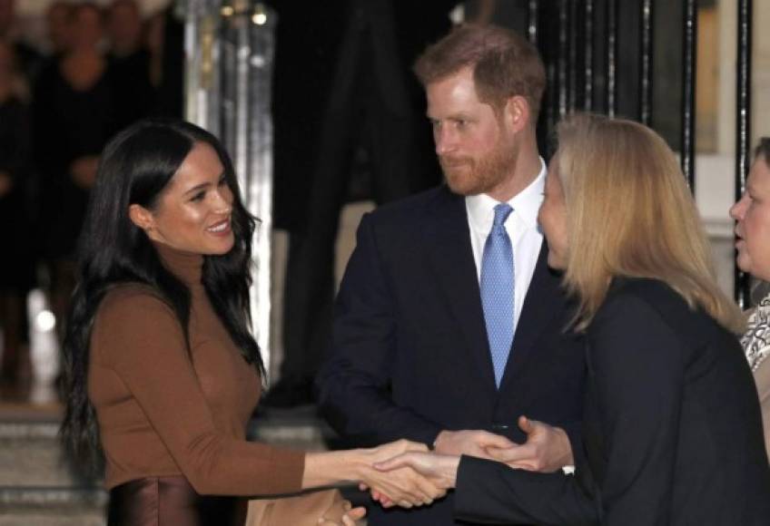 En su primera aparición pública del 2020, los duques de Sussex visitaron la Canada House, situada en Londres, en donde se encontraron con Janice Charette, la Alta Comisionada canadiense en el Reino Unido.<br/>