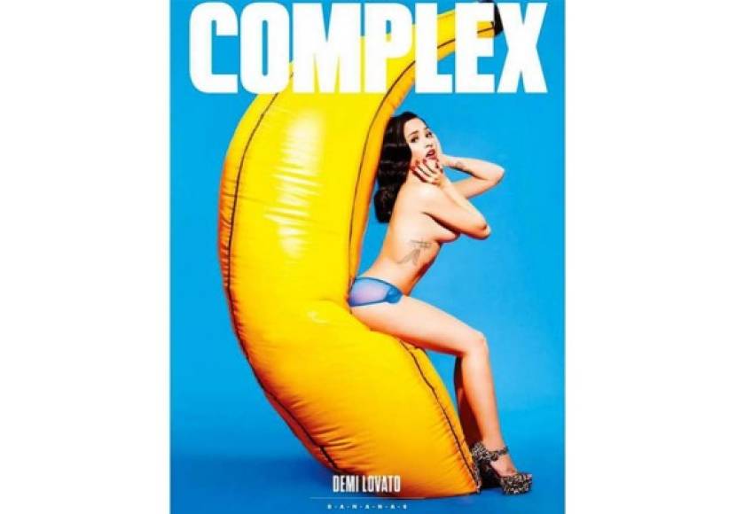 Demi Lovato posa 'topless' en la portada de la revista Complex.