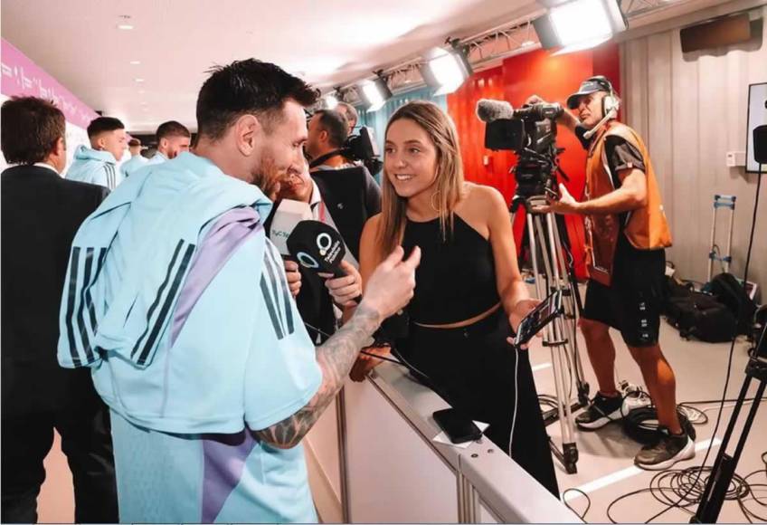 Sofi Martínez saltó más a la fama cuando entrevistó a Messi después de que Argentina se clasificara a la final del Mundial de Qatar 2022, el cual terminaron ganando. La periodista se emocionó y dedicó unas emotivas palabras al futbolista y la alegría que representa para el pueblo argentino.