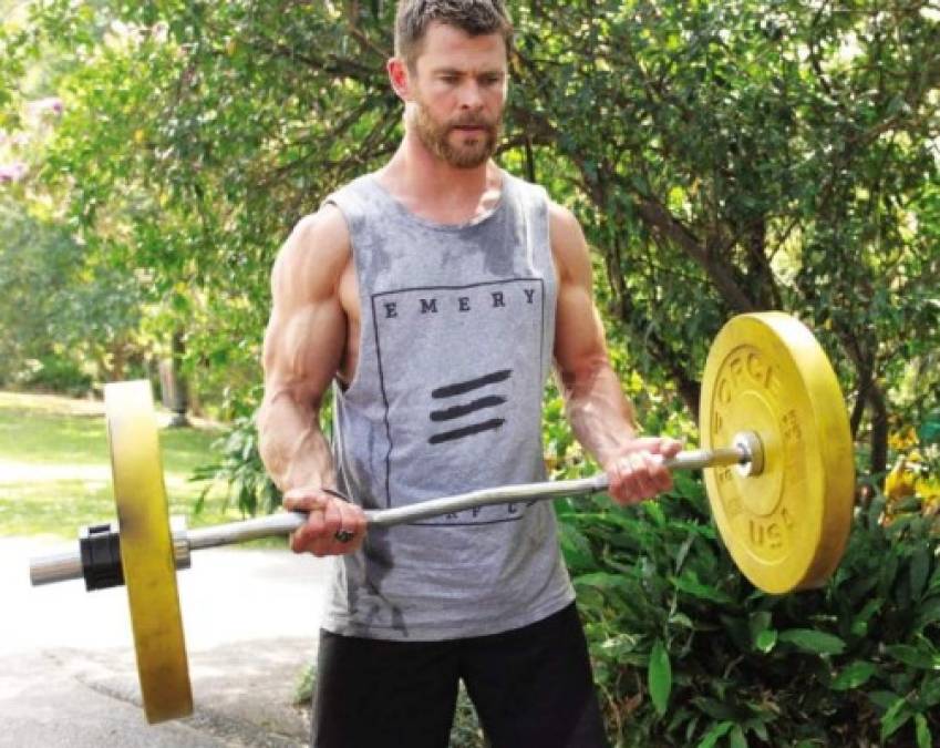 Chris Hemsworth<br/>El protagonista de Thor siempre ha llamado la atención por su espectacular figura, ya que, evidentemente, para poder encarnar al superhéroe/dios nórdico, el famoso tuvo que realizar un esfuerzo enorme y hacer bastante ejercicio.<br/>