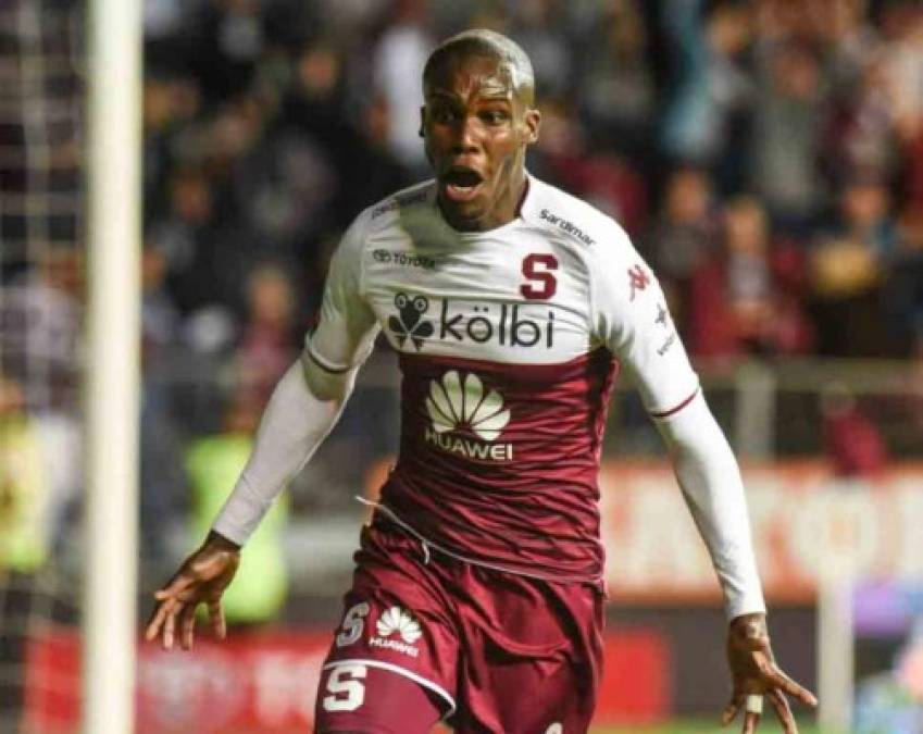 Rubilio Castillo: Bombazo. El delantero hondureño podría ser dado de baja en el Saprissa ya que no cuenta con las características que desea el entrenador Walter Centeno. 'Analizaremos su situación a fondo. No necesariamente es el jugador que tiene las características que el cuerpo técnico busca', dijo Evaristo Coronado, gerente deportivo del club morado.