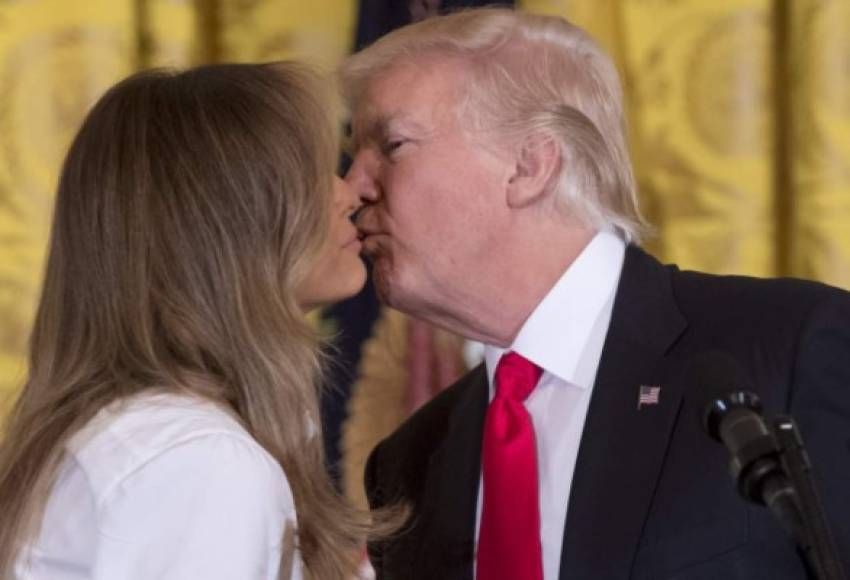 En plena tormenta política en Washington por una presunta colusión con Rusia, el presidente estadounidense Donald Trump llegó este jueves a París con su esposa Melania para una visita de dos días, durante la cual asistirán a las ceremonias de la fiesta nacional francesa.