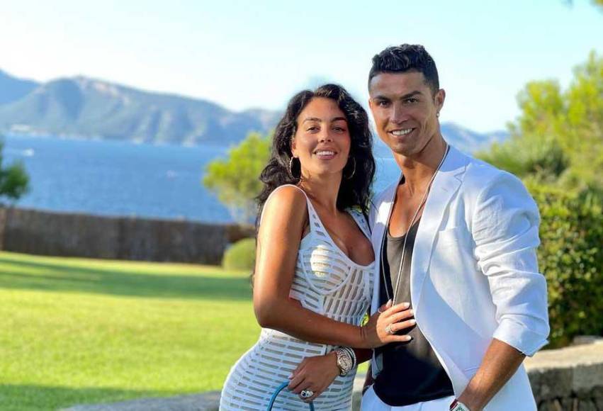 Georgina Rodríguez, pareja sentimental de Cristiano Ronaldo, se encuentra en el ojo del huracán luego que una de sus hermanas realizó impactantes declaraciones donde se la lleva de encuentro. 
