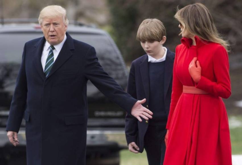 Esta fue la primera vez que la pareja presidencial viajó a la FLorida acompañada por su hijo Barron Trump, quien también realizó su primer viaje a Washington D.C. desde la toma de posesión de su padre.