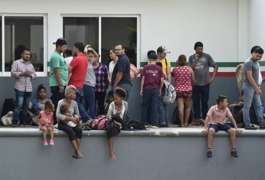 El INM informó que deportó a 104 hondureños este fin de semana. La gran mayoría quieren llegar a Estados Unidos pues alegan que la violencia y la pobreza hacen imposible la vida en sus países de origen.